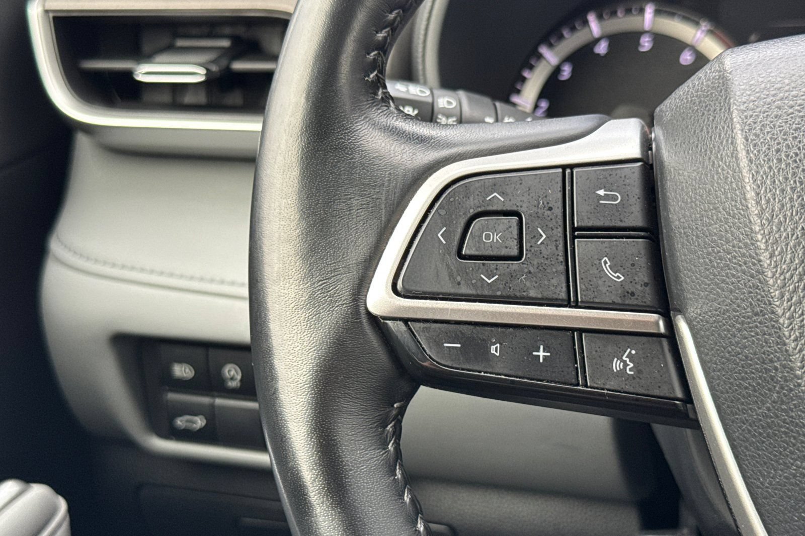 Certified 2023 Toyota Highlander LE AWD/4WD image 30