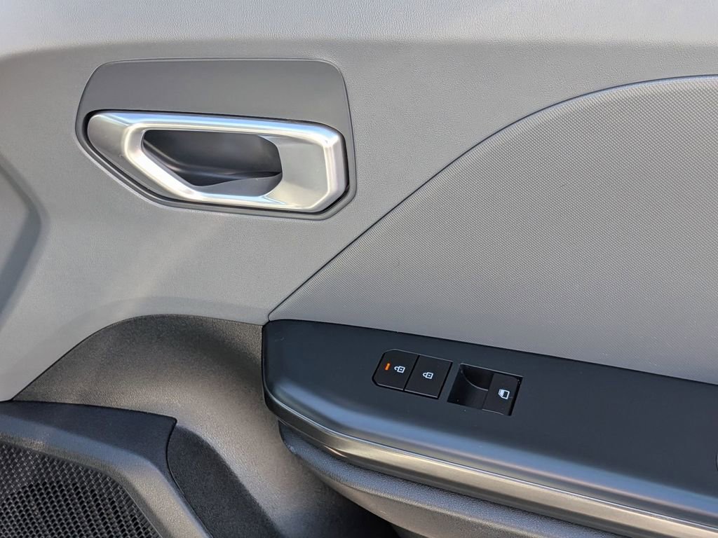 Used 2025 Kia K4 LXS image 33