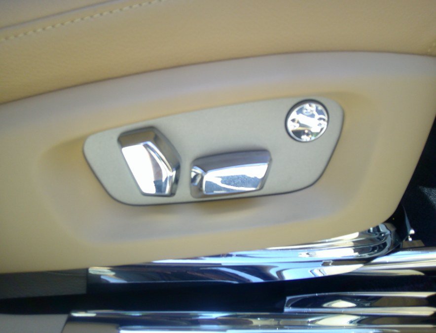Used 2013 Rolls-Royce Ghost RWD image 97