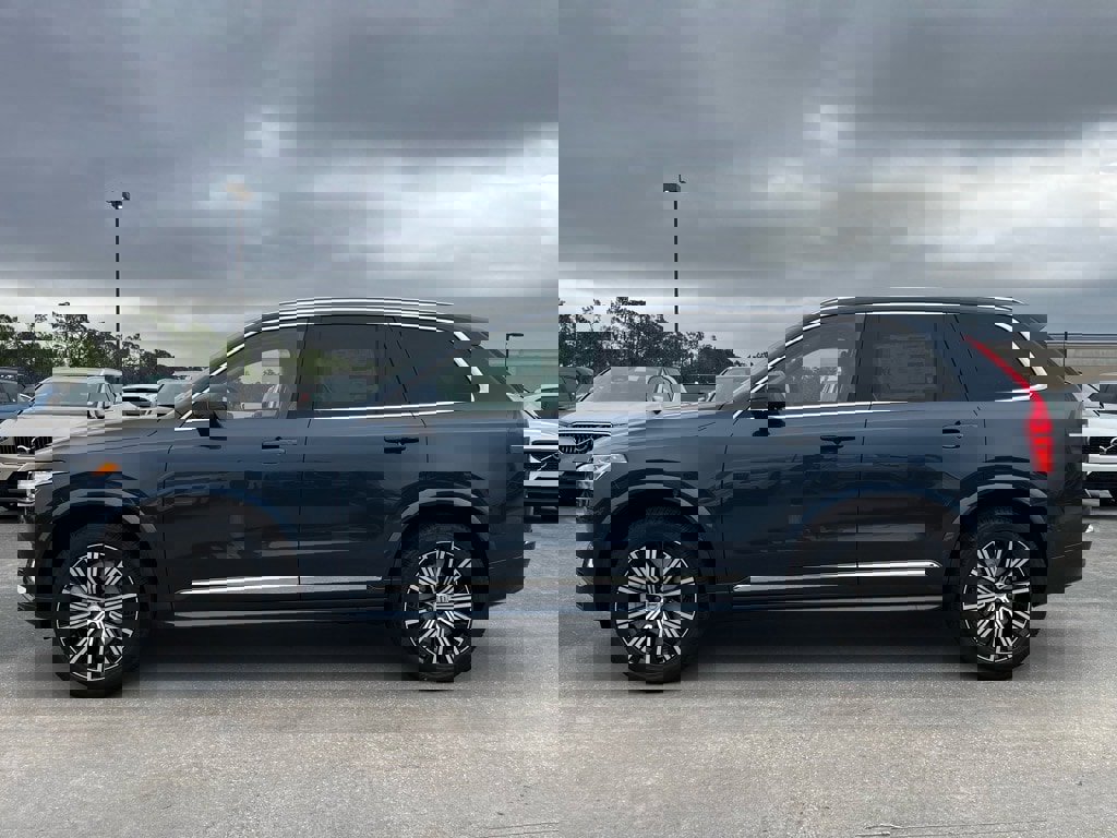 Used 2025 Volvo XC90 B6 Plus w/ Protection Package Premier image 4