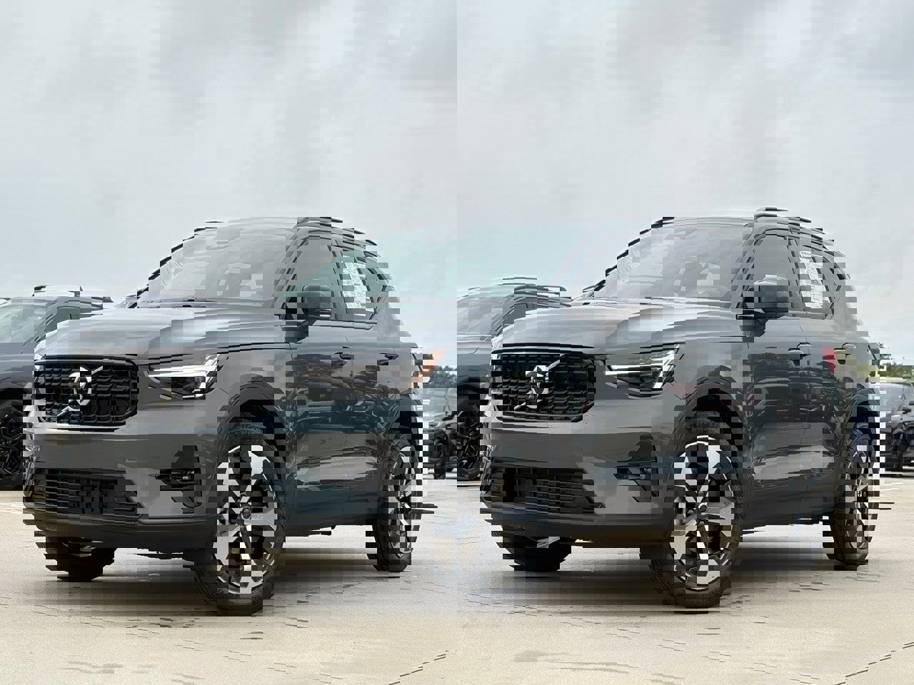 New 2026 Volvo XC40 B5 Plus w/ Protection Package Premier video 2
