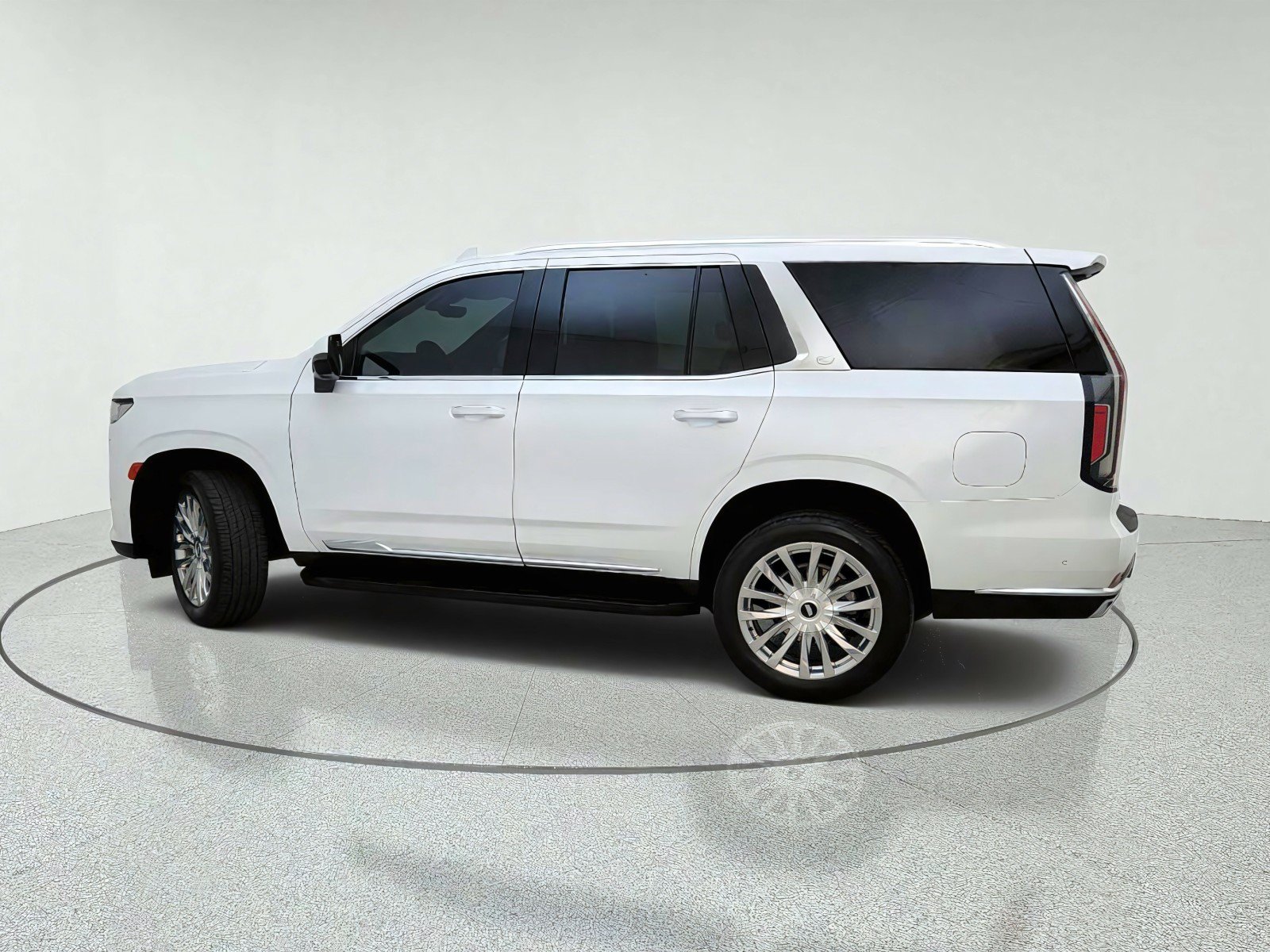 Used 2024 Cadillac Escalade Premium Luxury AWD/4WD image 13