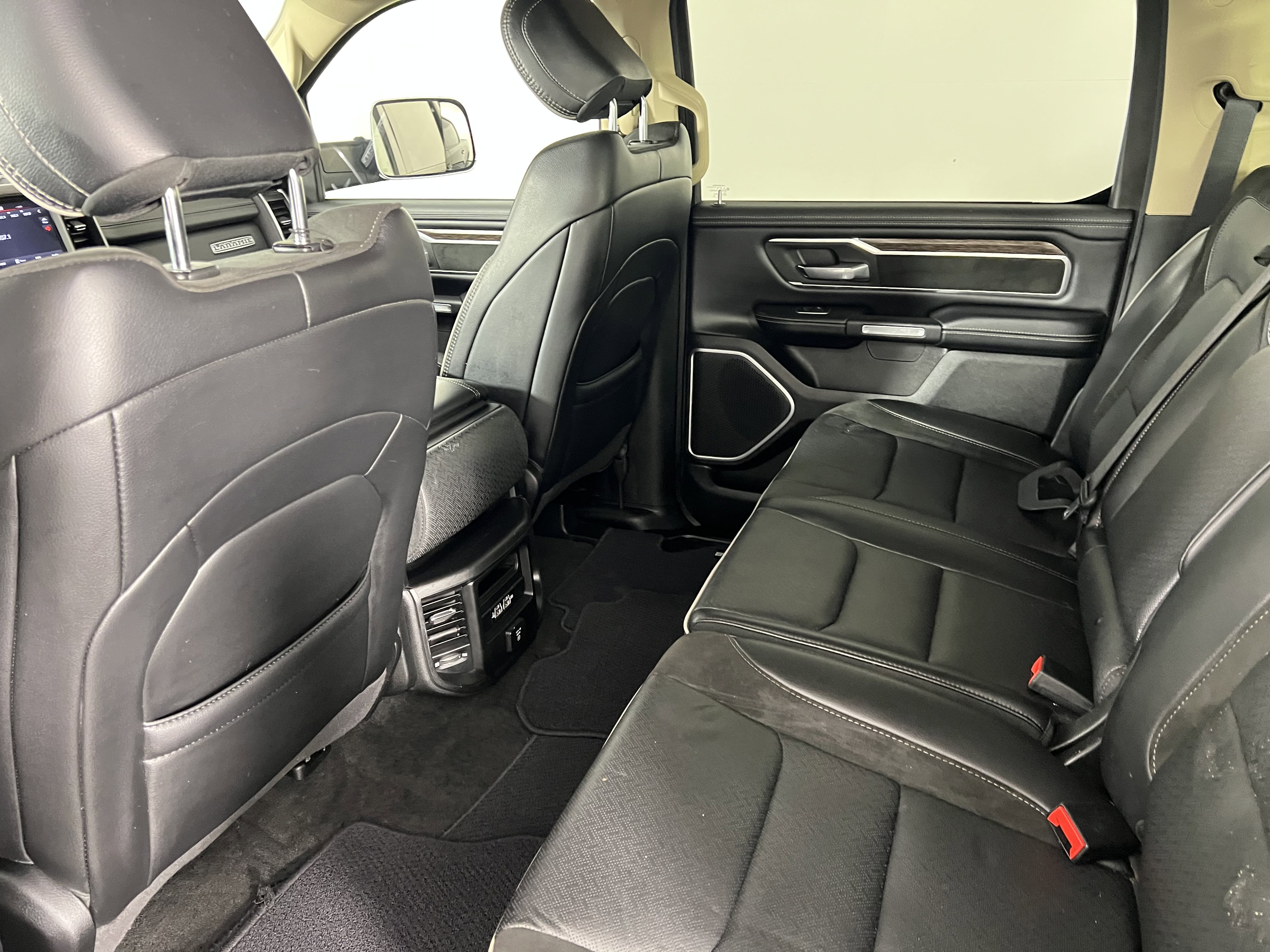Used 2020 RAM 1500 Laramie AWD/4WD image 19