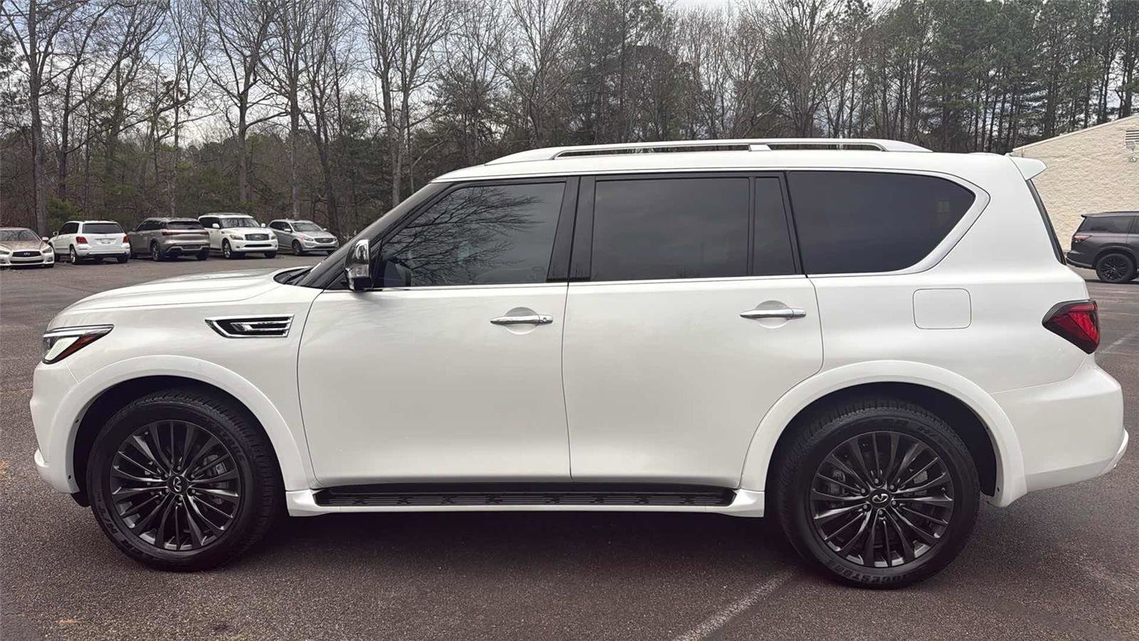 Used 2023 INFINITI QX80 Sensory w/ All-Season Package image 37