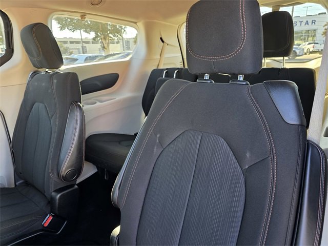 Used 2020 Chrysler Pacifica Touring image 10