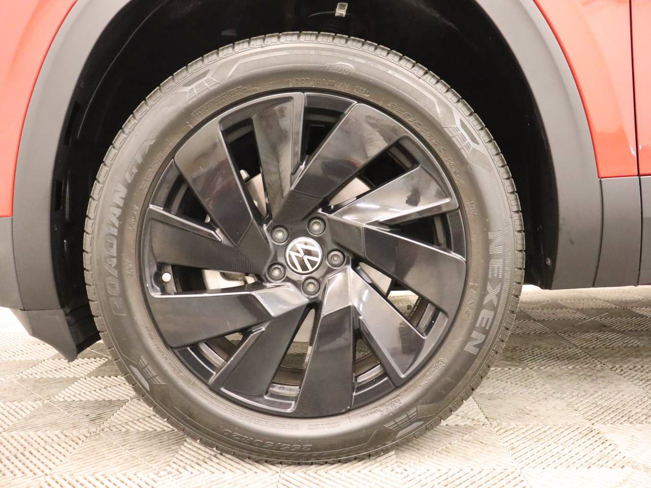 Certified 2024 Volkswagen Atlas Cross Sport SE FWD image 7