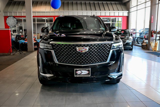 Used 2021 Cadillac Escalade ESV Premium Luxury AWD/4WD image 2