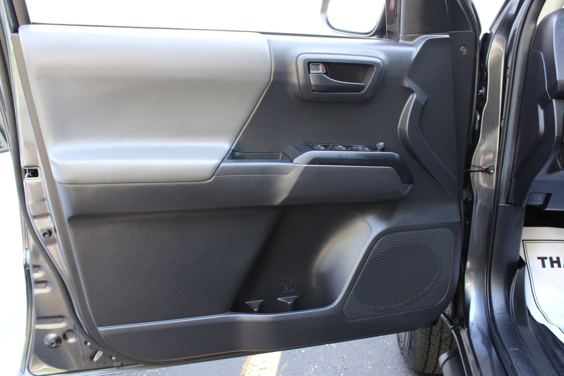 Used 2023 Toyota Tacoma SR AWD/4WD image 13
