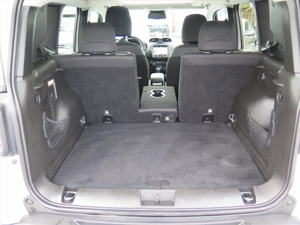 Used 2018 Jeep Renegade Altitude w/ UConnect 8.4 Nav Group image 17