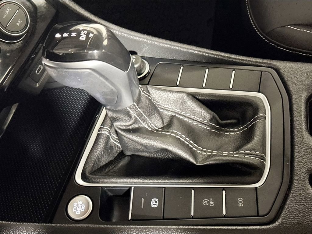 Certified 2022 Volkswagen Jetta SE w/ Panoramic Sunroof Package image 17