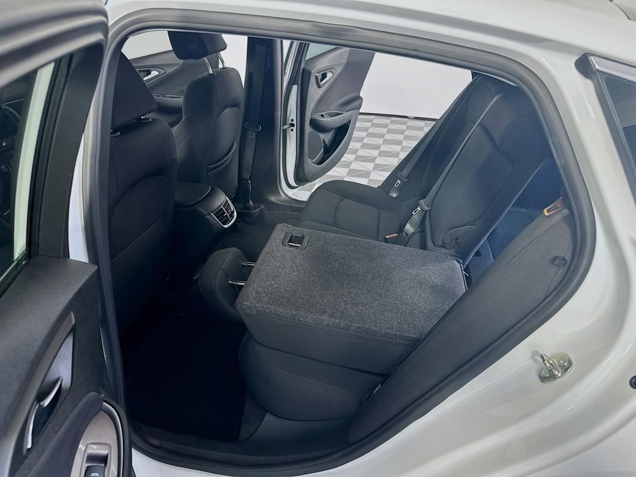 Used 2023 Chevrolet Malibu LT image 31