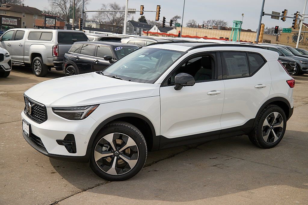 New 2026 Volvo XC40 B5 Plus w/ Protection Package Premier image 3