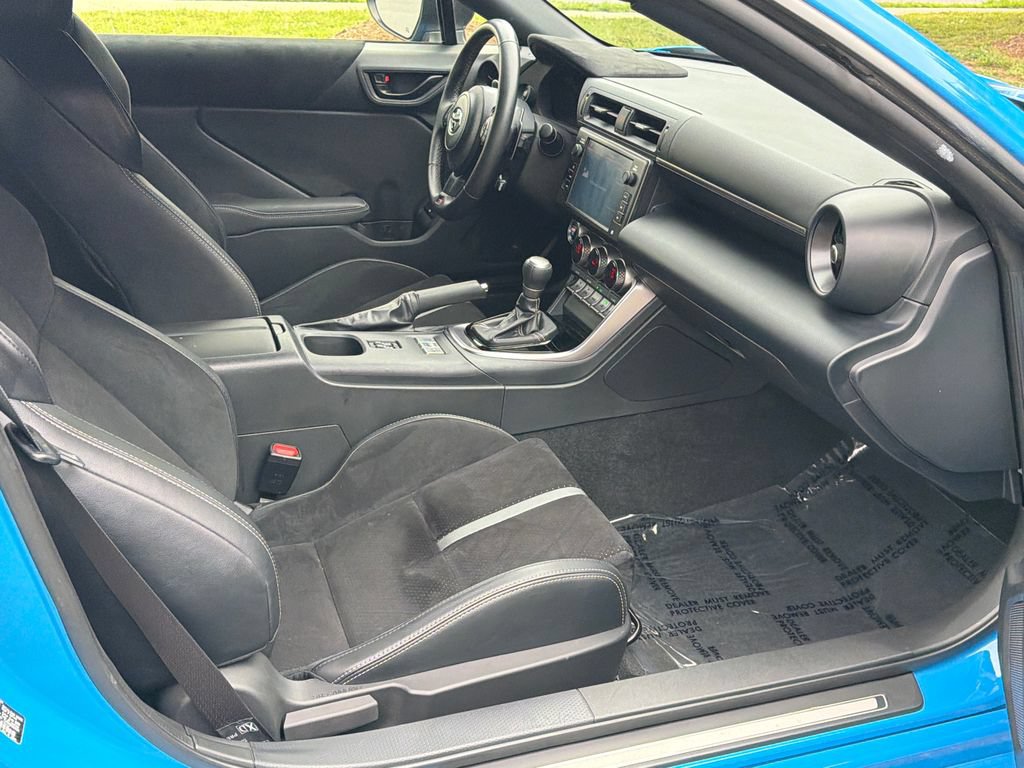 Used 2022 Toyota GR86 Premium w/ ALL Weather Mat Package (TMS) RWD image 11