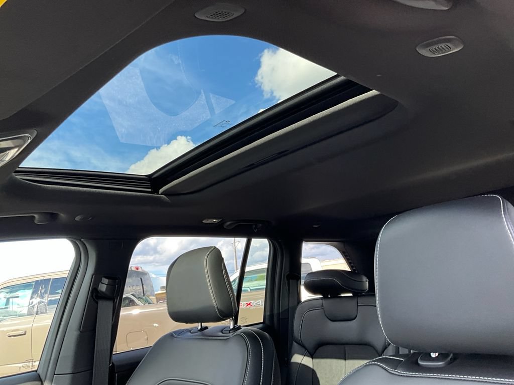 New 2026 Jeep Grand Cherokee Altitude AWD/4WD image 21