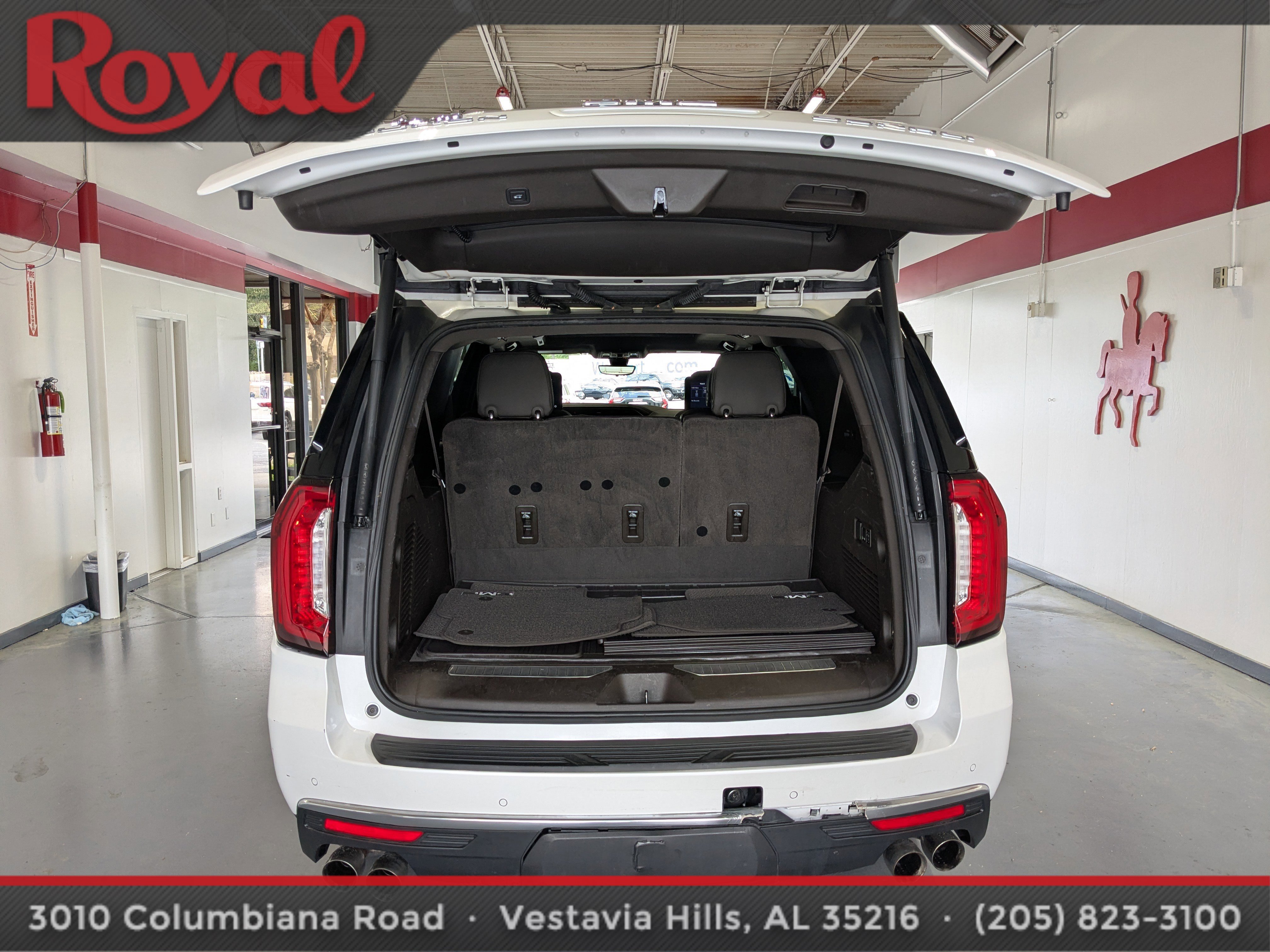 Used 2021 GMC Yukon XL Denali w/ Denali Ultimate Package image 12