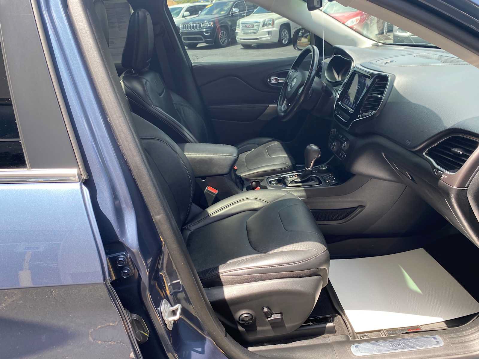 Used 2020 Jeep Cherokee Limited AWD/4WD image 29