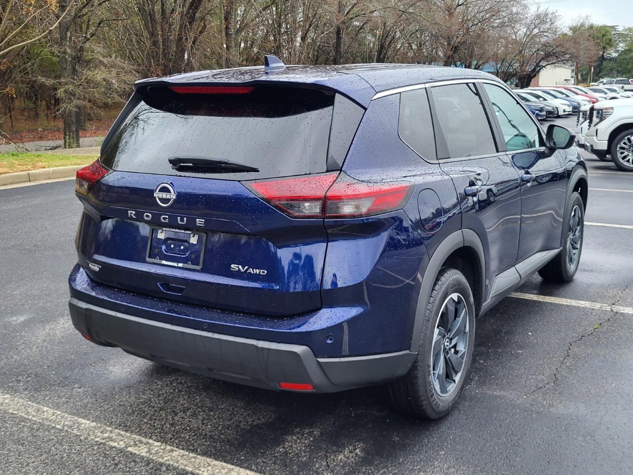 Used 2024 Nissan Rogue SV image 2