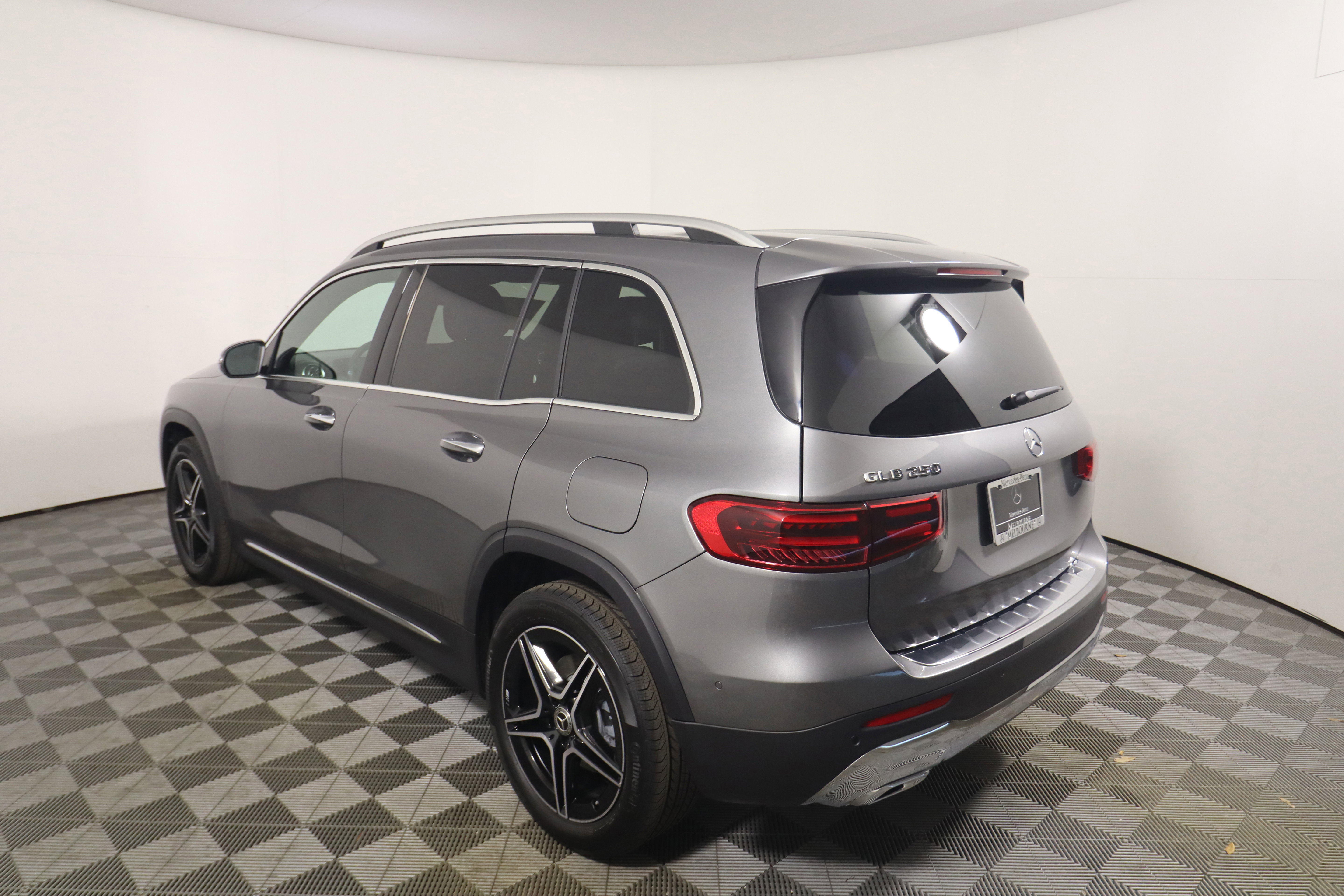 New 2026 Mercedes-Benz GLB 250 image 3