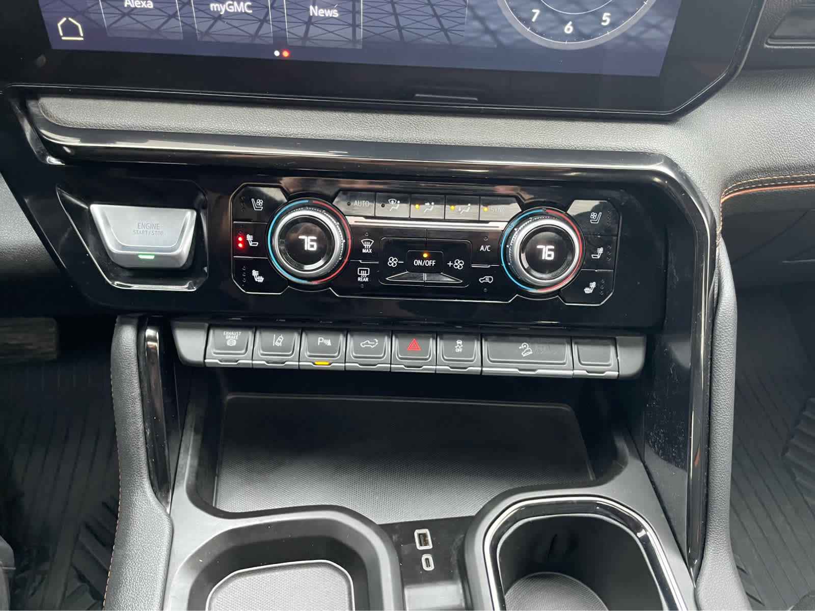 Used 2025 GMC Sierra 2500 AT4 w/ AT4 Premium Plus Package image 26