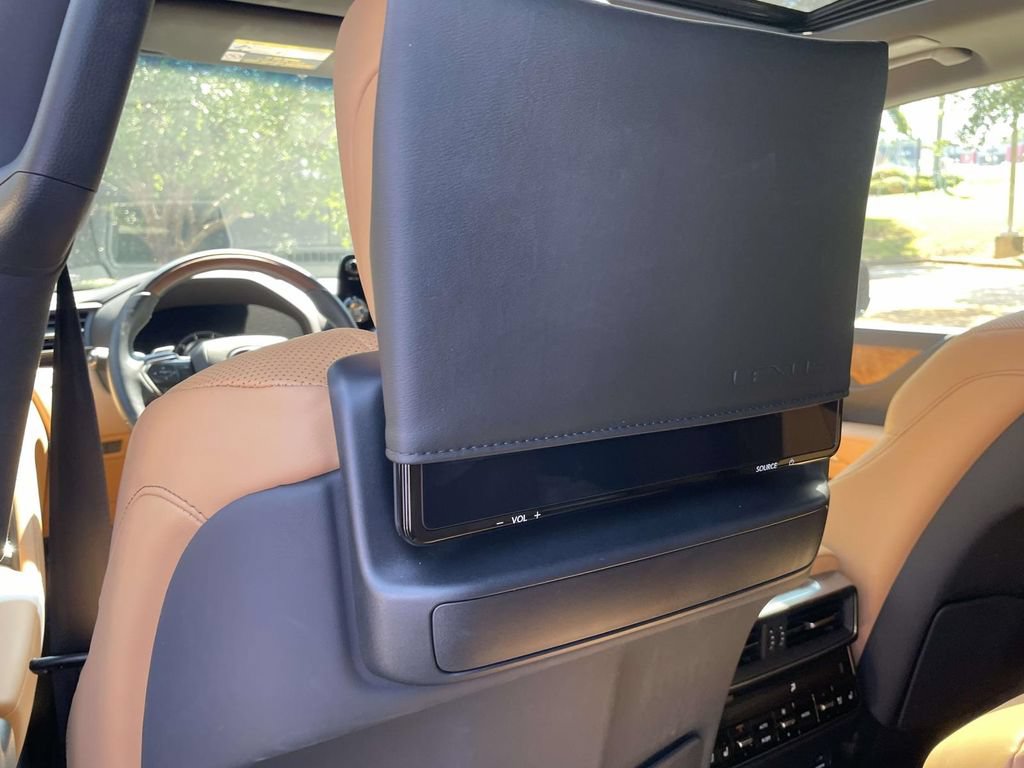 Used 2024 Lexus LX 600 4WD w/ Luxury Package image 9