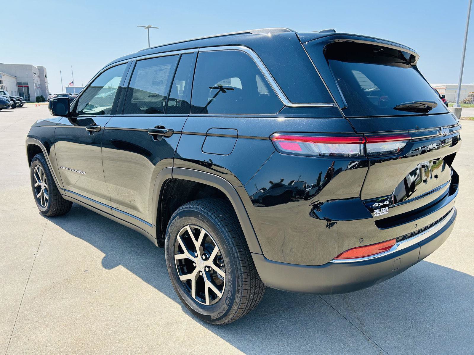 New 2025 Jeep Grand Cherokee Limited AWD/4WD image 38