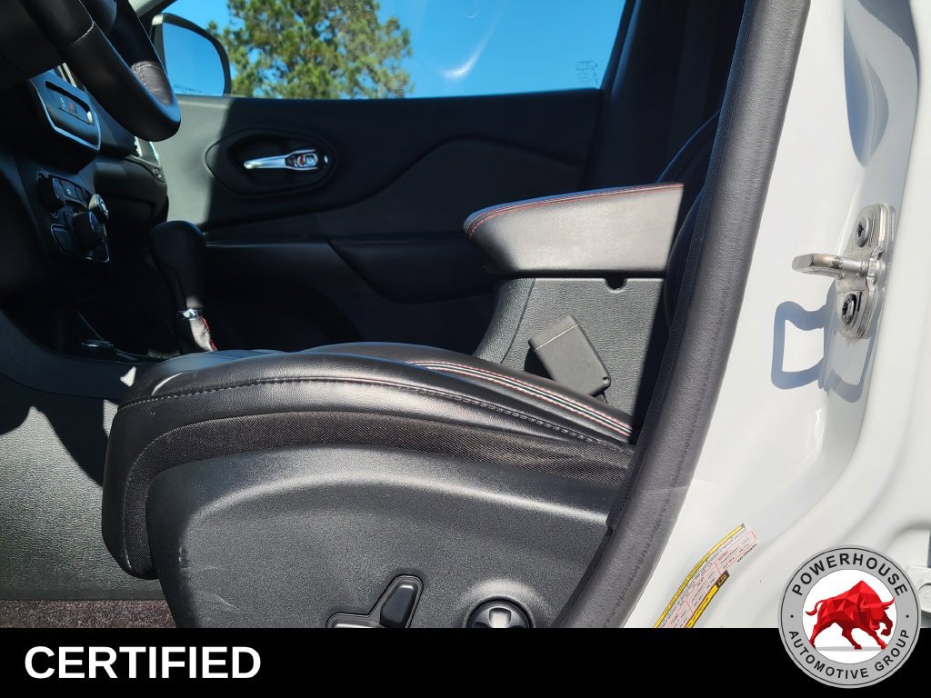 Used 2019 Jeep Cherokee Trailhawk w/ Comfort/Convenience Group AWD/4WD image 25