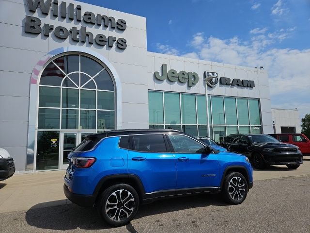 Used 2023 Jeep Compass Limited AWD/4WD image 5