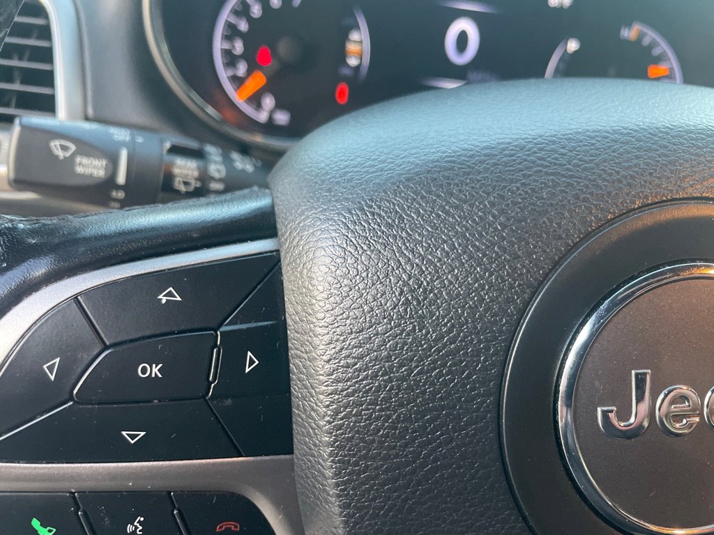 Used 2020 Jeep Grand Cherokee Altitude image 22