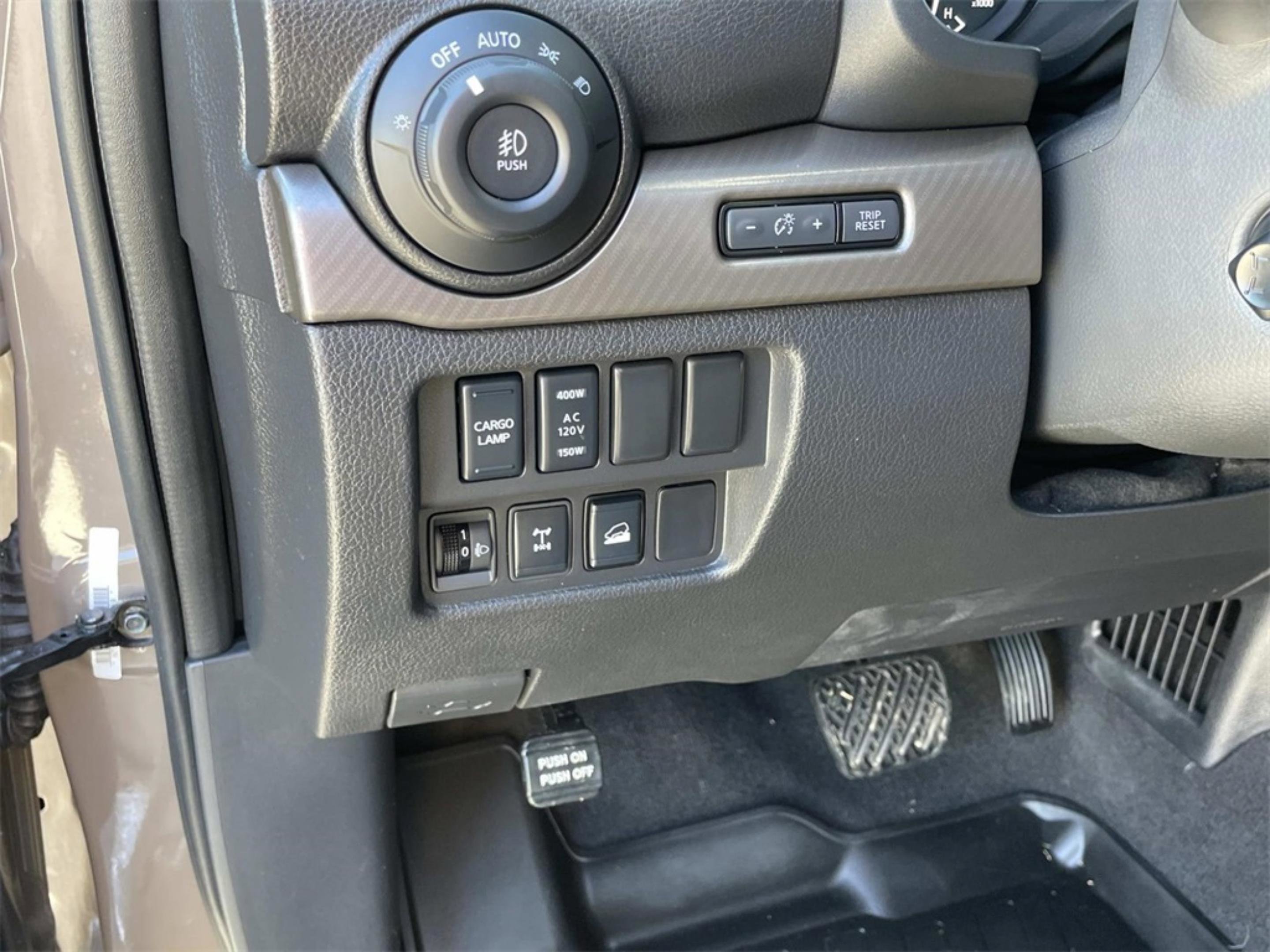 Used 2024 Nissan Titan PRO-4X w/ Pro-4x Convenience Package image 27