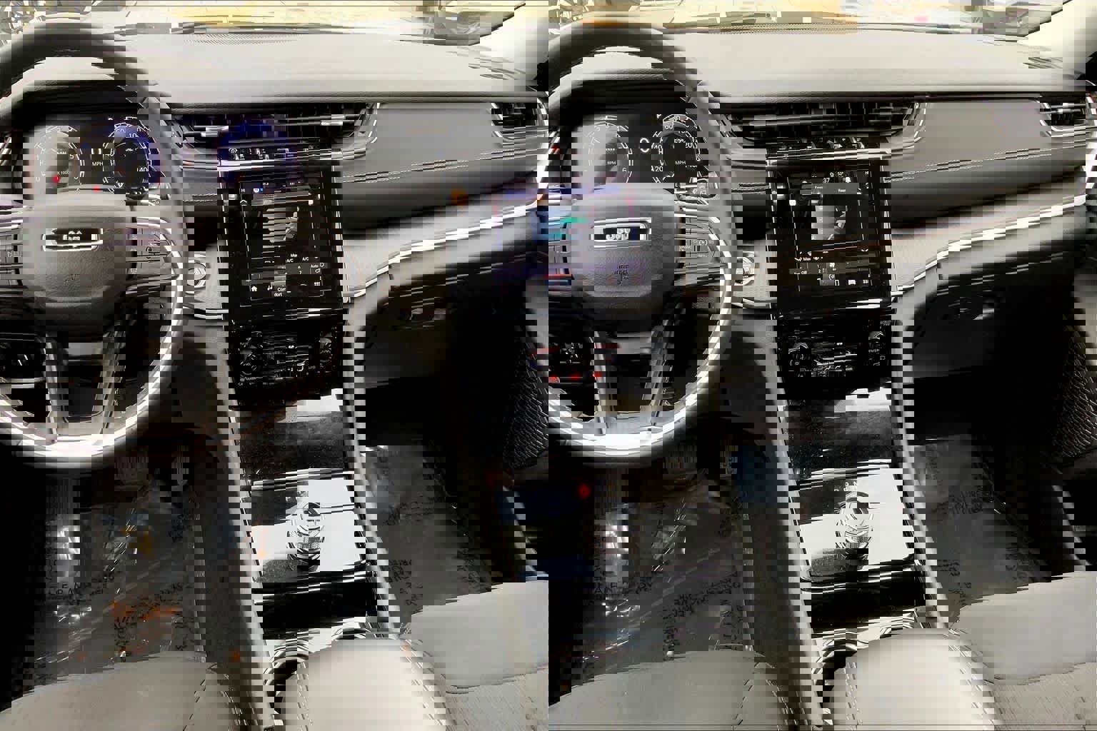 Used 2023 Jeep Grand Cherokee L Laredo image 6