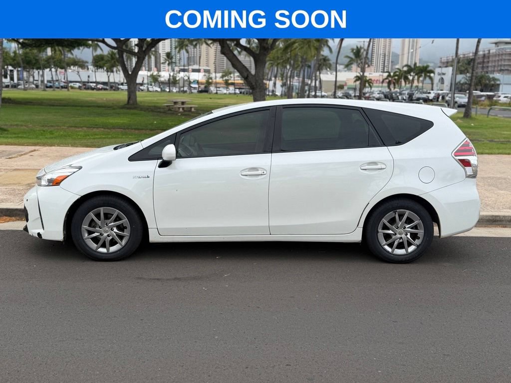 Used 2016 Toyota Prius V Five FWD image 2