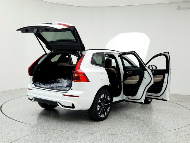 New 2026 Volvo XC60 B5 Plus w/ Protection Package Premier AWD/4WD image 11