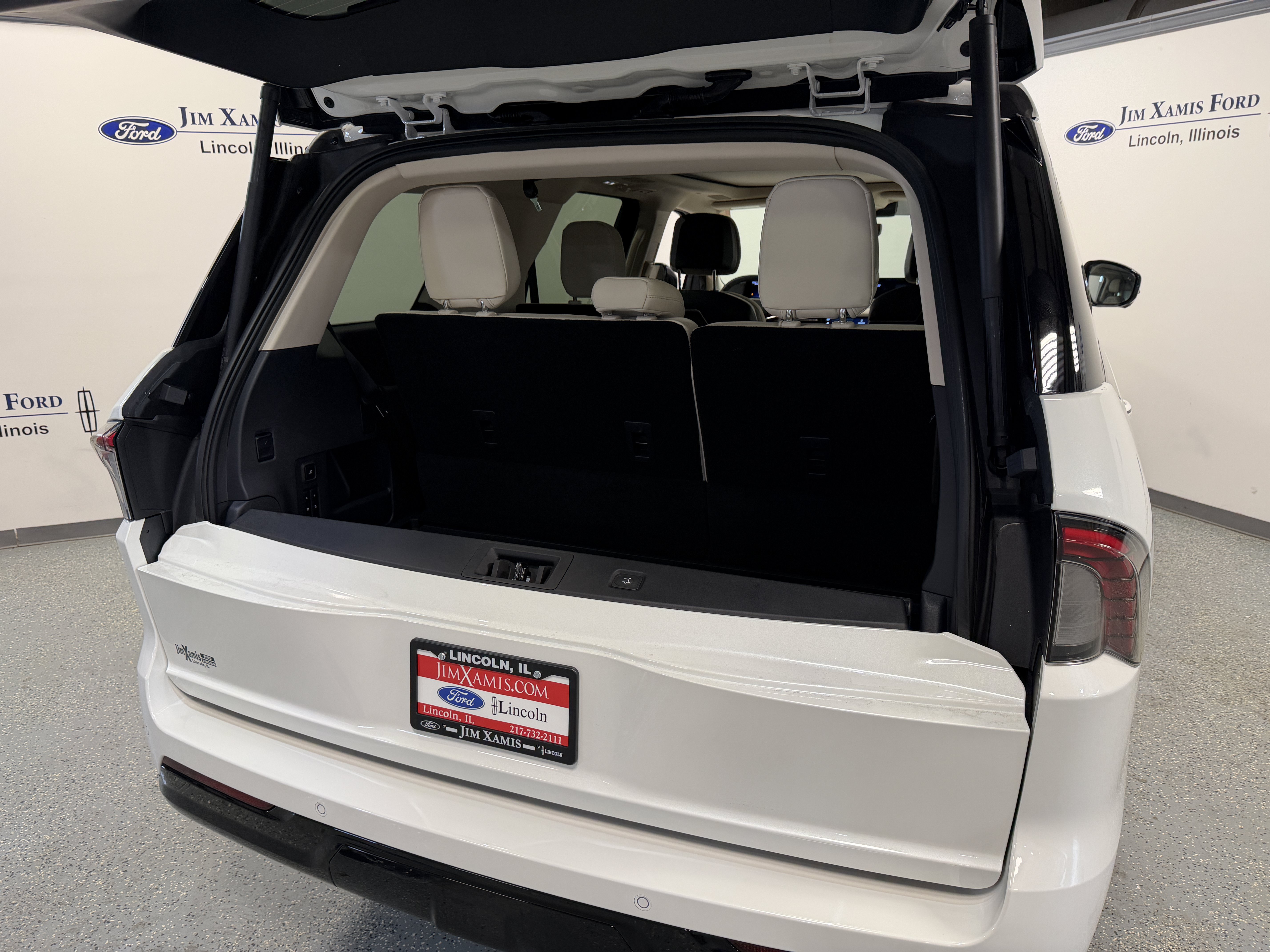 New 2027 Lincoln Navigator Reserve w/ Jet Appearance Package AWD/4WD image 28