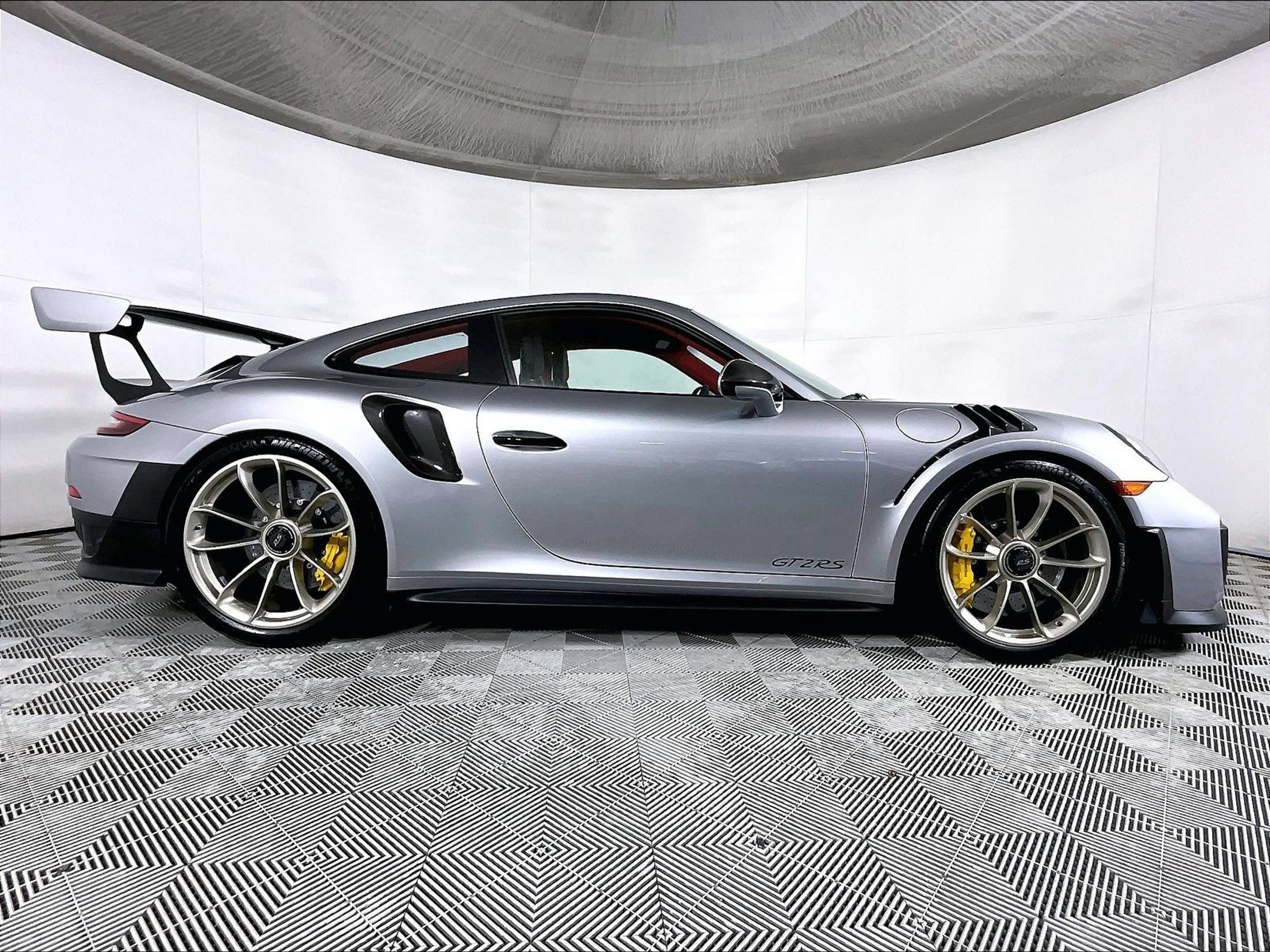 Certified 2018 Porsche 911 GT2 RS RWD image 8