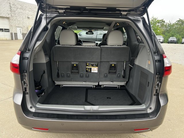 Used 2019 Toyota Sienna XLE image 25
