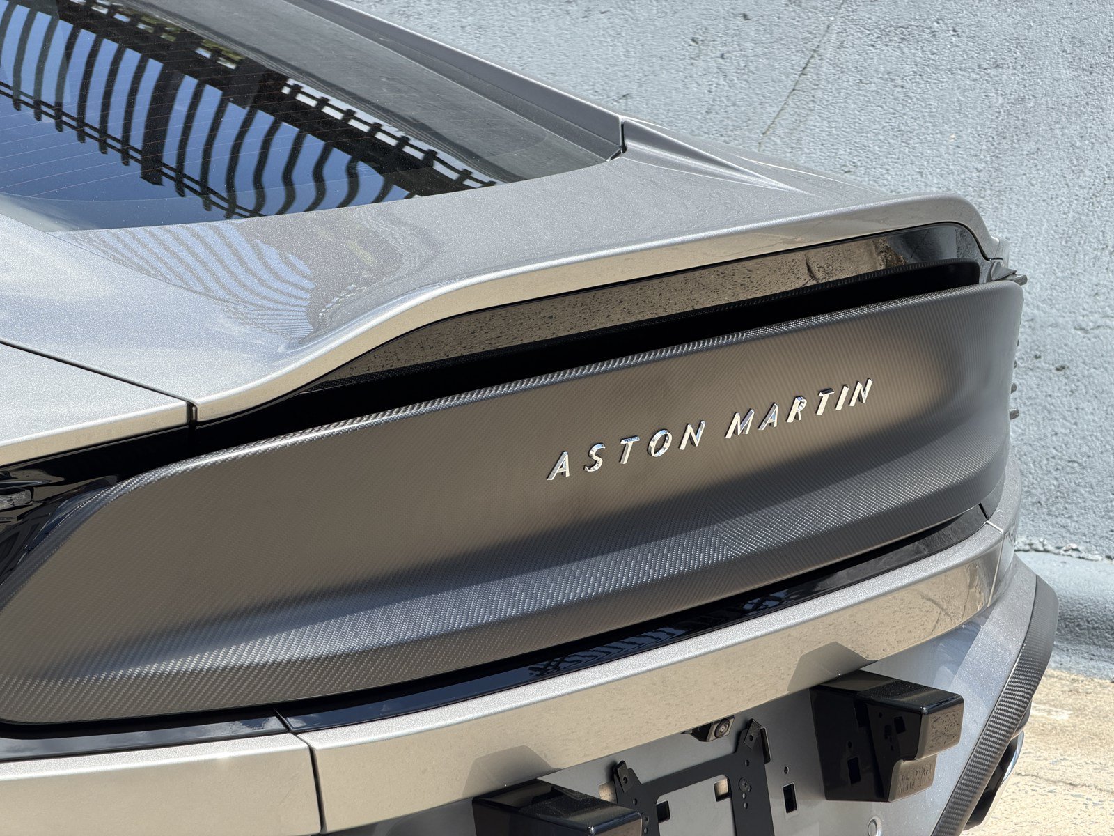 Used 2025 Aston Martin Vanquish RWD image 8