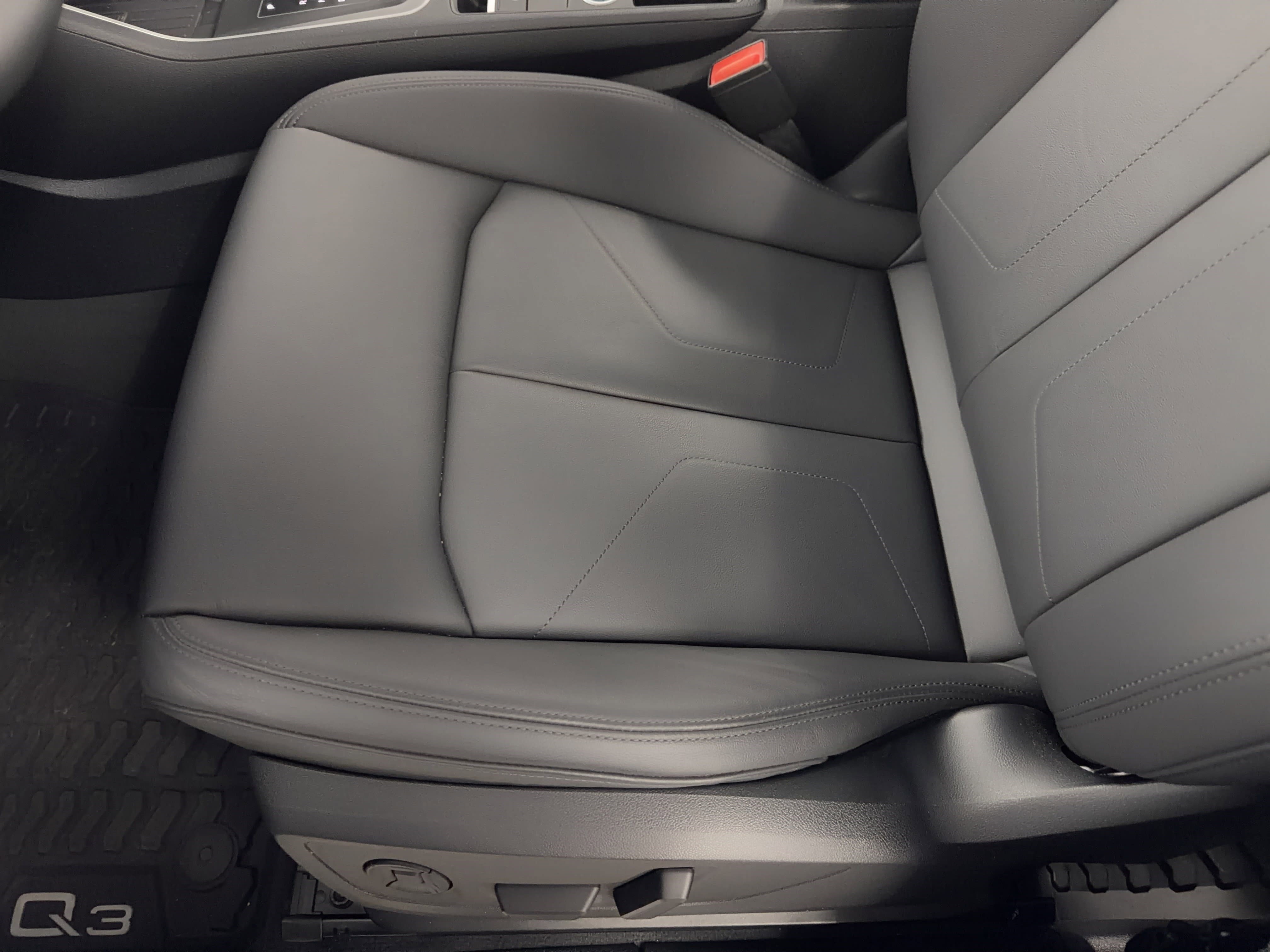 Certified 2025 Audi Q3 2.0T Premium w/ Convenience Package image 16