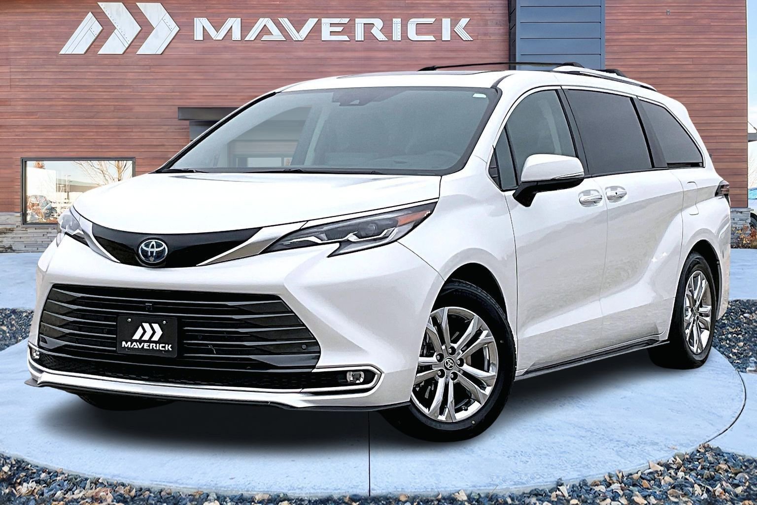 Used 2022 Toyota Sienna Platinum image 3