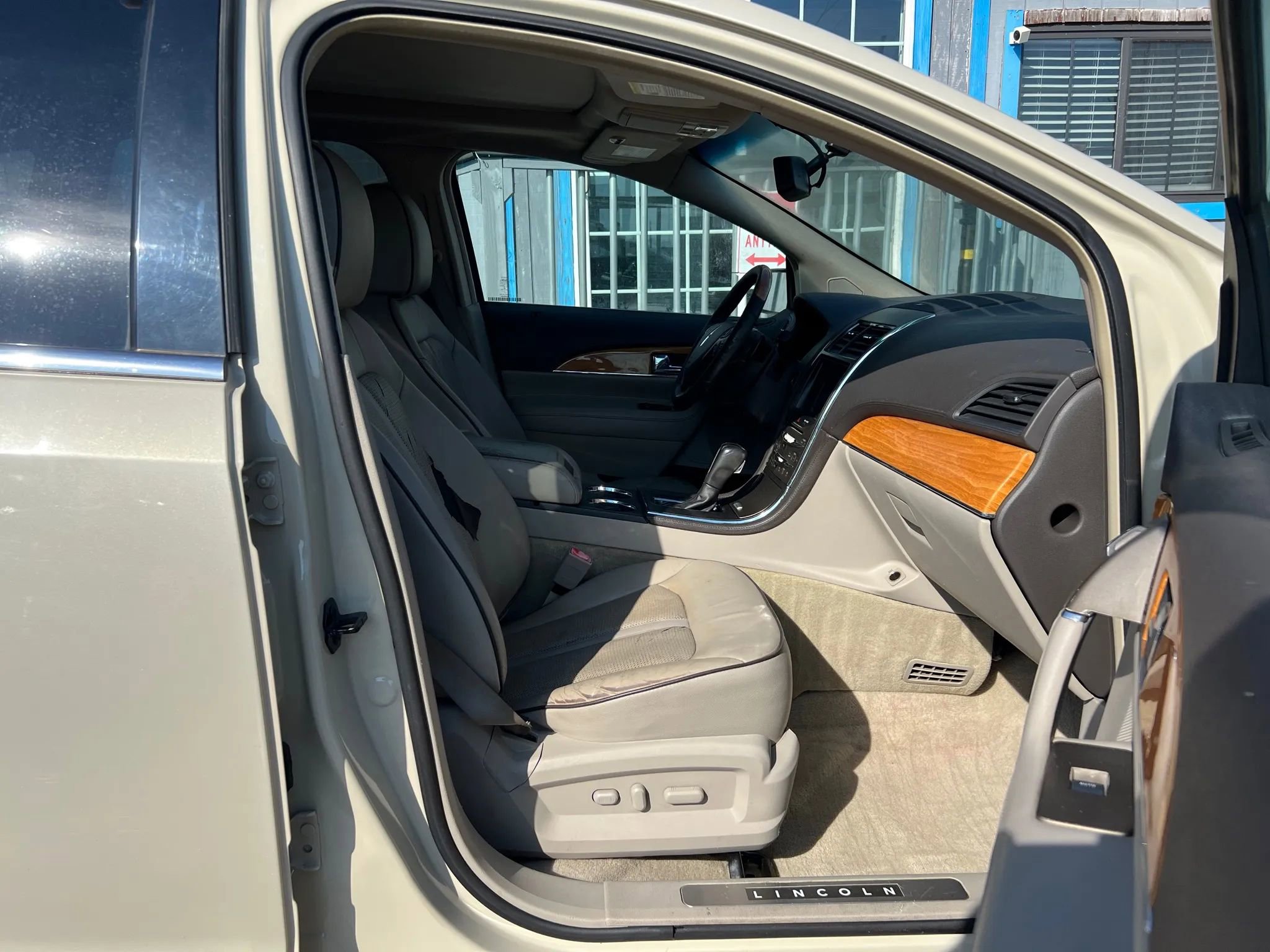 Used 2015 Lincoln MKX FWD w/ Equipment Group 102A image 12