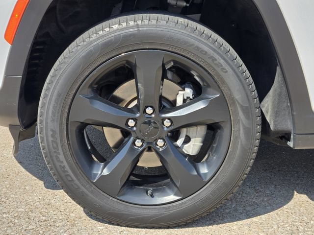 Certified 2023 Jeep Grand Cherokee Limited w/ Black Appearance Package AWD/4WD image 10