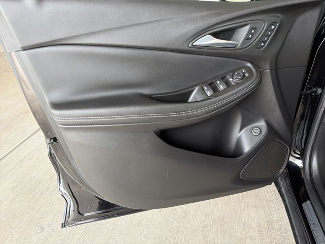 Used 2022 Buick Encore GX Essence w/ Experience Buick Package FWD image 8