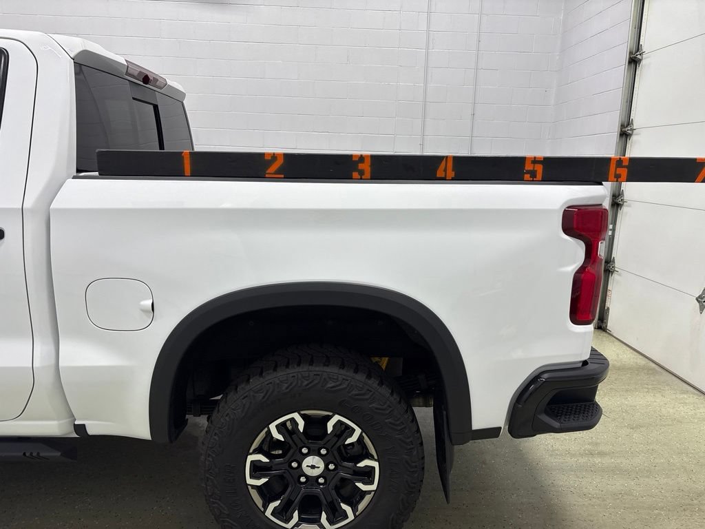 Used 2024 Chevrolet Silverado 1500 ZR2 AWD/4WD image 12