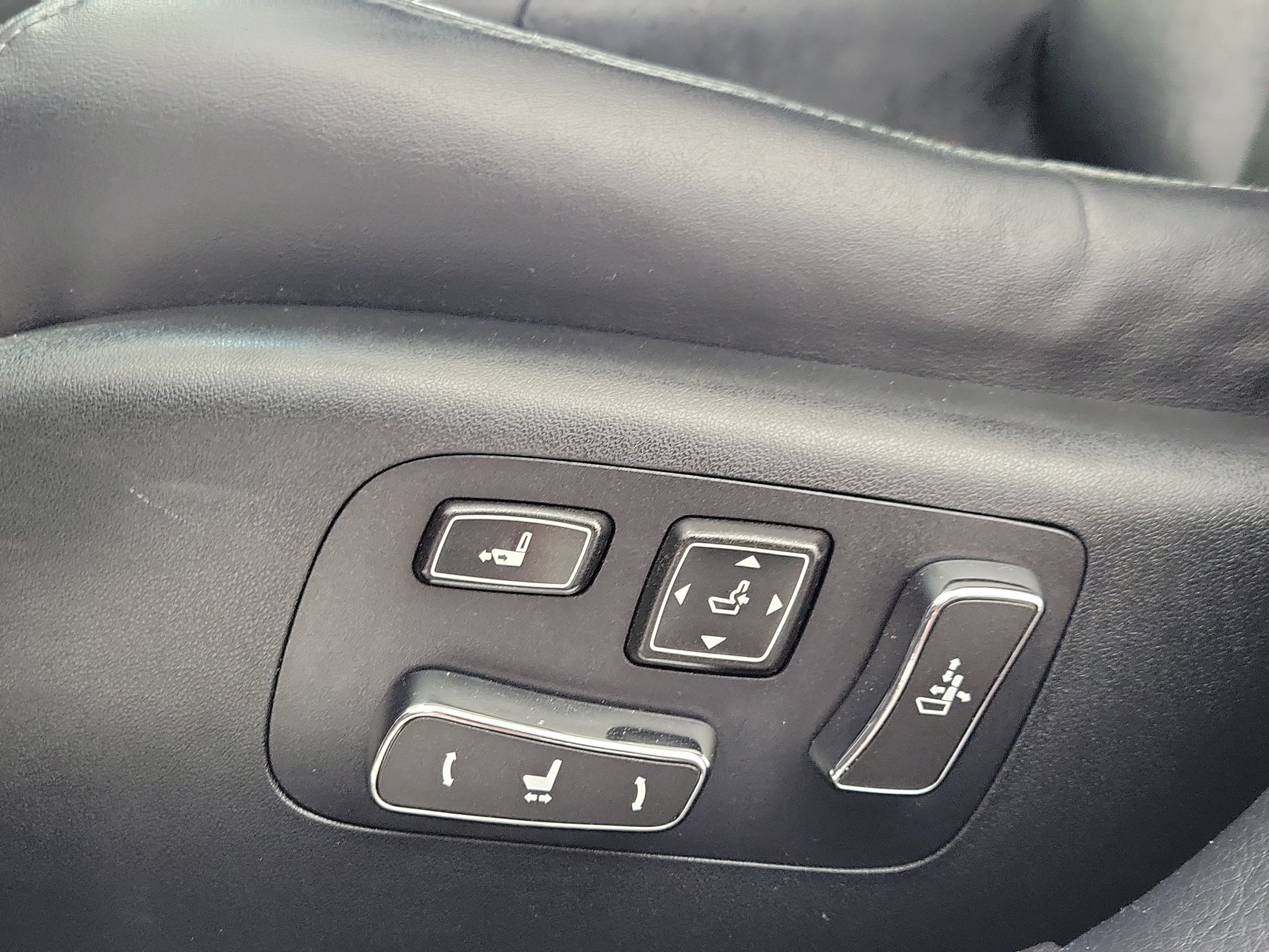 Used 2013 Lexus LS 460 w/ Comfort Pkg RWD image 19