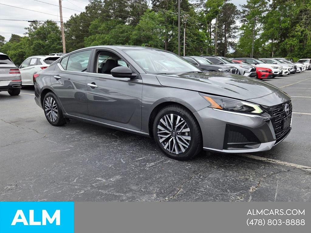 Used 2025 Nissan Altima 2.5 SV FWD image 16