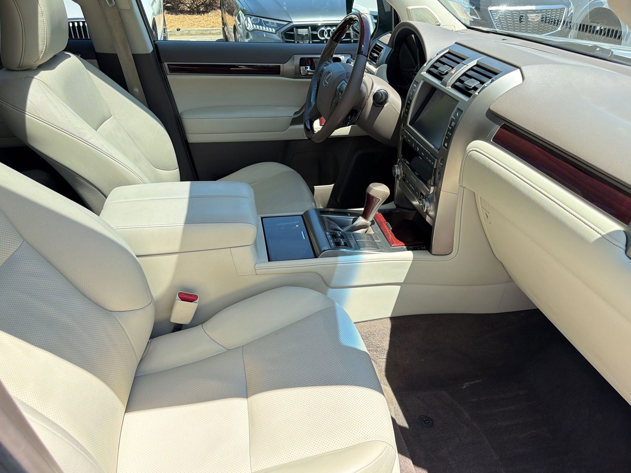 Used 2015 Lexus GX 460 w/ Premium Package AWD/4WD image 30