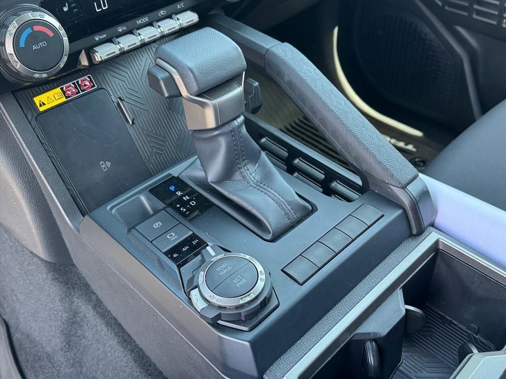 Certified 2025 Toyota Tacoma SR5 AWD/4WD image 23