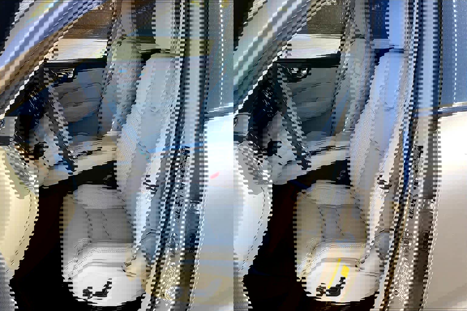 New 2026 Volvo XC60 T8 Ultra w/ Protection Package Premier image 11