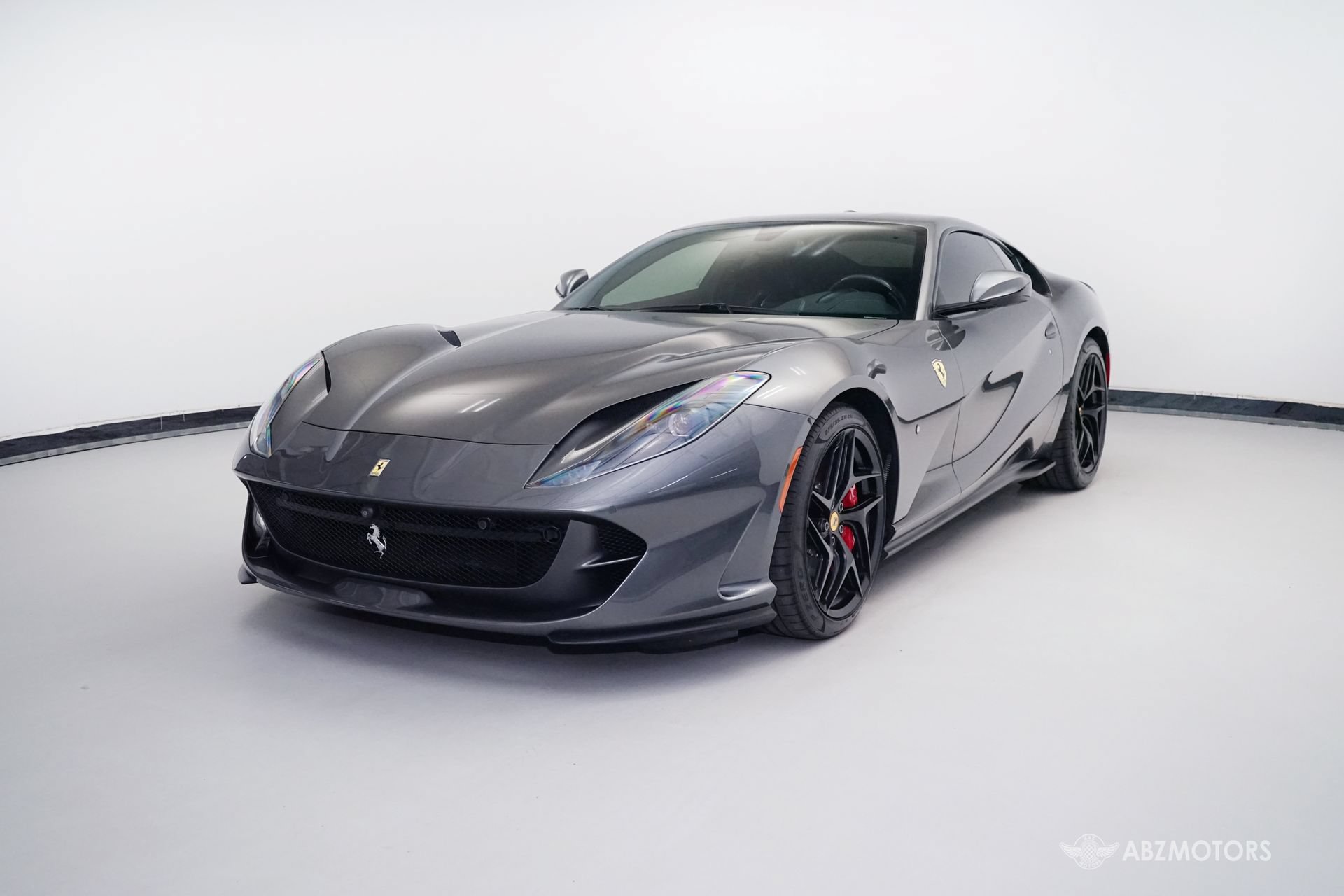 Used 2019 Ferrari 812 Superfast RWD image 2