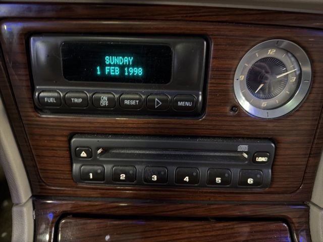 Used 2002 Cadillac Escalade EXT image 27