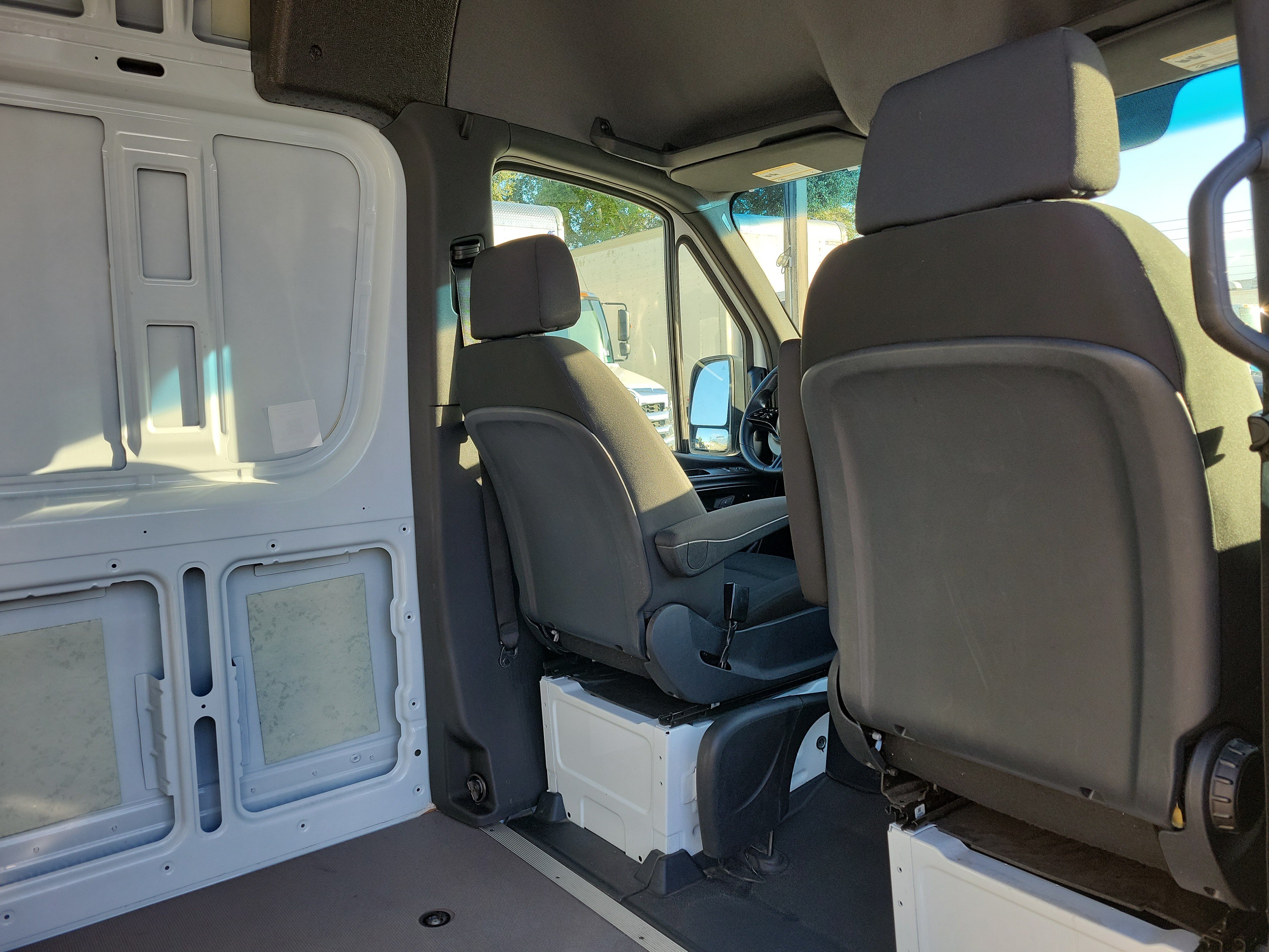 Used 2025 Mercedes-Benz Sprinter 2500 image 16